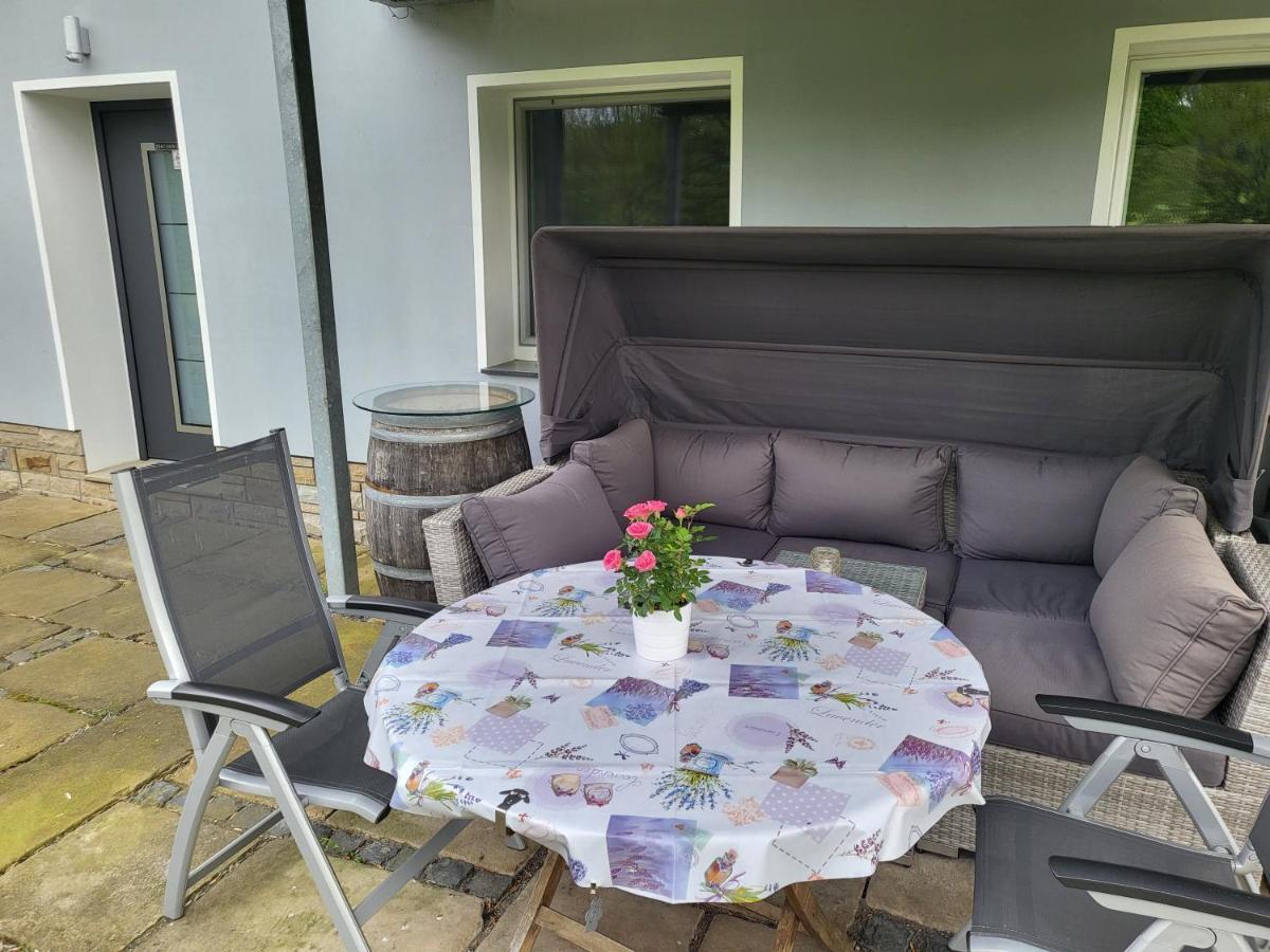 Souterrainwohnung Im Grünen Apartment